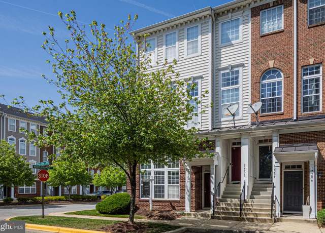 Property at 12200 Open View Ln #601, Upper Marlboro, MD 20774, 2 beds, 2.5 baths