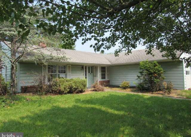 Property at 54 Arbor Meadow Dr, Sicklerville, NJ 08081, 4 beds, 2 baths