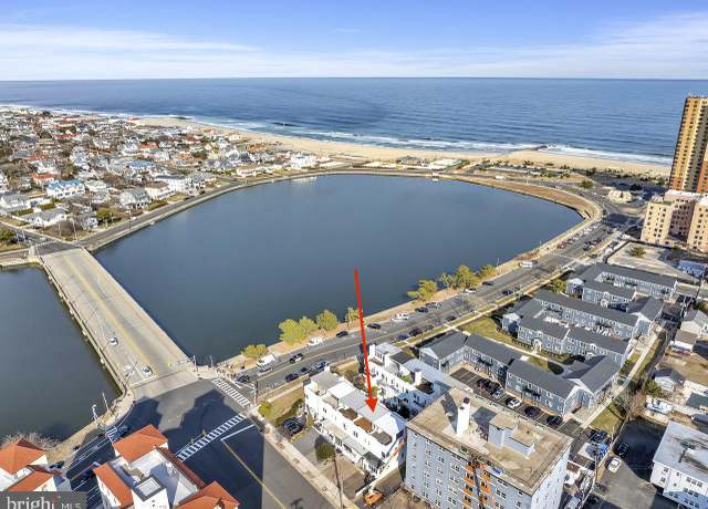 Property at 7 Deal Lake Ct, Asbury Park, NJ 07712, 3 beds, 3.5 baths