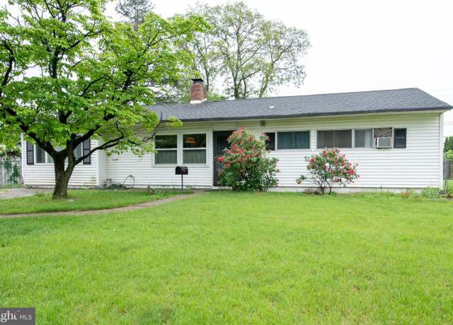 Property at 20 Serpentine Ln, Levittown, PA 19055, 4 beds, 2 baths