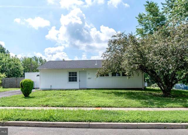 Property at 2 Edgewood Ln, Levittown, PA 19054, 3 beds, 1.5 baths
