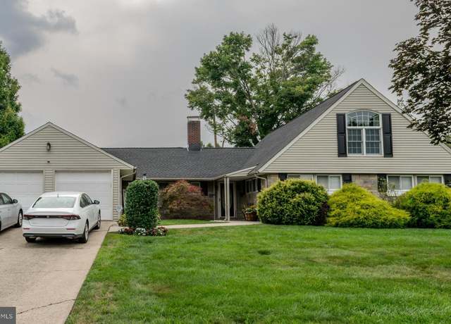 Property at 11 Fieldstone Rd, Levittown, PA 19056, 5 beds, 2 baths