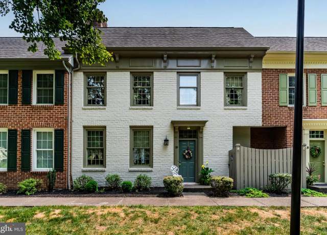 Property at 19 Kensington Sq, Mechanicsburg, PA 17050, 3 beds, 2.5 baths