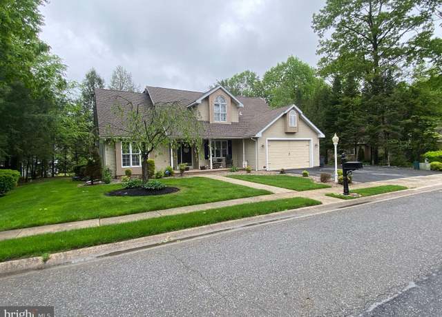 Property at 4 Tall Oaks Dr, Pottsville, PA 17901, 3 beds, 2.5 baths