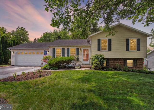 Property at 325 Jasmine Dr, Hanover, PA 17331, 3 beds, 2 baths