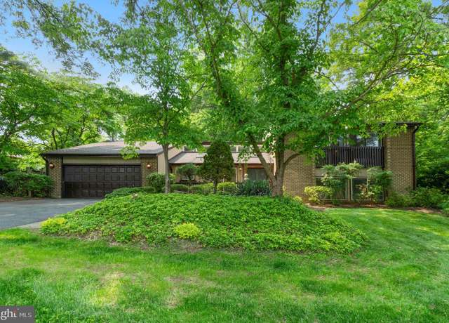 Property at 10862 Meadowland Dr, Oakton, VA 22124, 4 beds, 3.5 baths