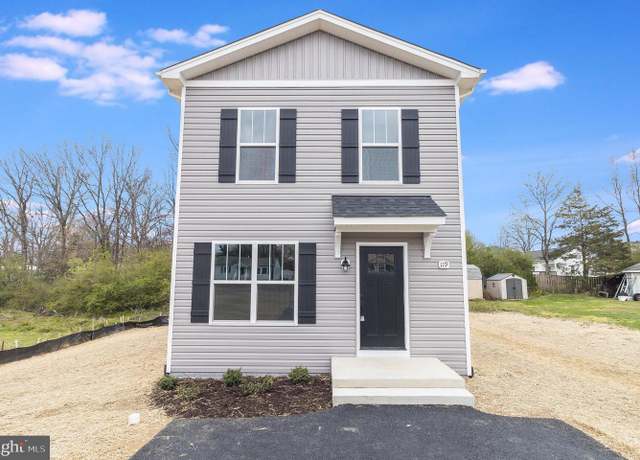 Property at 103 Hotchkiss St, Fredericksburg, VA 22408, 4 beds, 3.5 baths