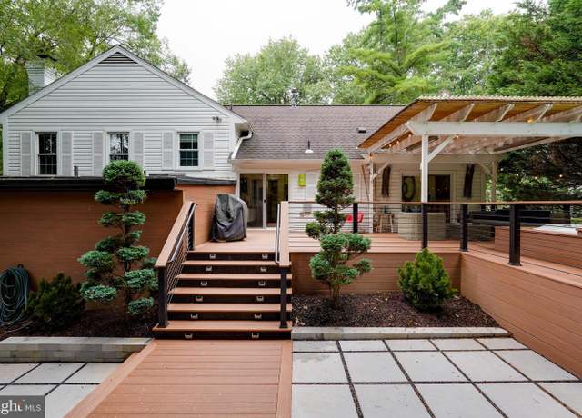 Property at 929 Farm Haven Dr, Rockville, MD 20852, 5 beds, 4.5 baths