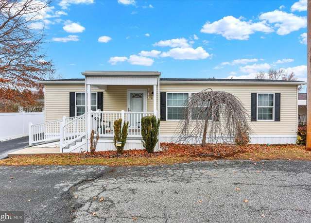 Property at 27 Valley View Ct, Fleetwood, PA 19522, 2 beds, 2 baths