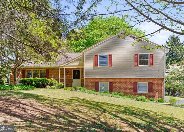 Property at 305 W Elmwood Ave, Mechanicsburg, PA 17055, 4 beds, 2.5 baths