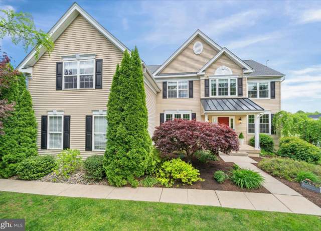 Property at 208 Honey Locust Dr, Avondale, PA 19311, 5 beds, 3.5 baths