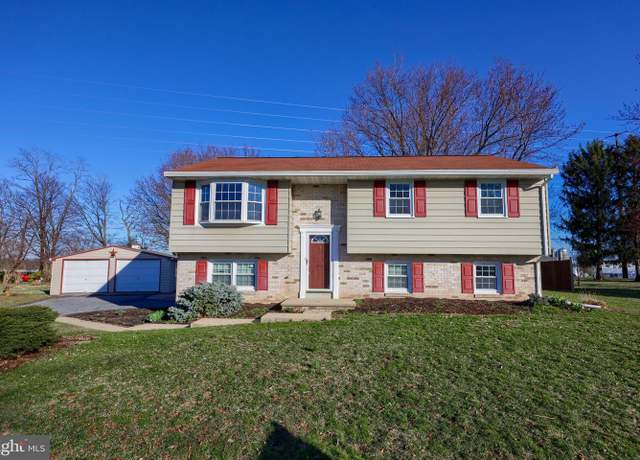 Property at 709 Pleasant Dr, New Holland, PA 17557, 3 beds, 2 baths