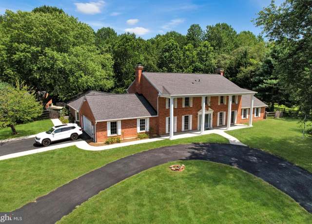 Property at 111 Honeysuckle Ln, Owings, MD 20736, 5 beds, 4.5 baths