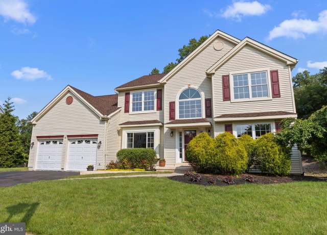 Property at 46 Fairway Dr, Langhorne, PA 19047, 3 beds, 3 baths