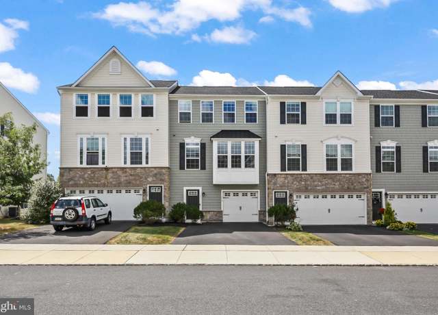 Property at 318 Pin Oak Ln, Perkasie, PA 18944, 3 beds, 2.5 baths