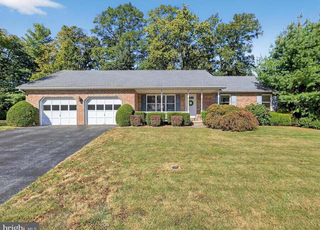 Property at 2096 Ashbury Dr, Harrisburg, PA 17112, 3 beds, 2 baths
