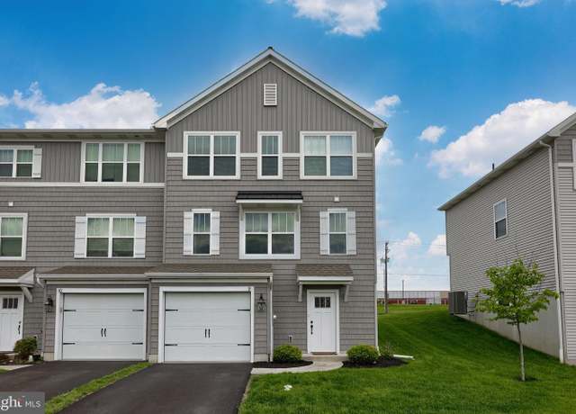 Property at 9 Southside Dr, Willow Street, PA 17584, 3 beds, 2.5 baths