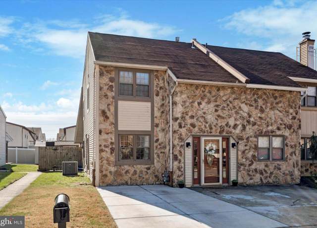 Property at 10223 Murty Ln, Philadelphia, PA 19116, 4 beds, 2.5 baths