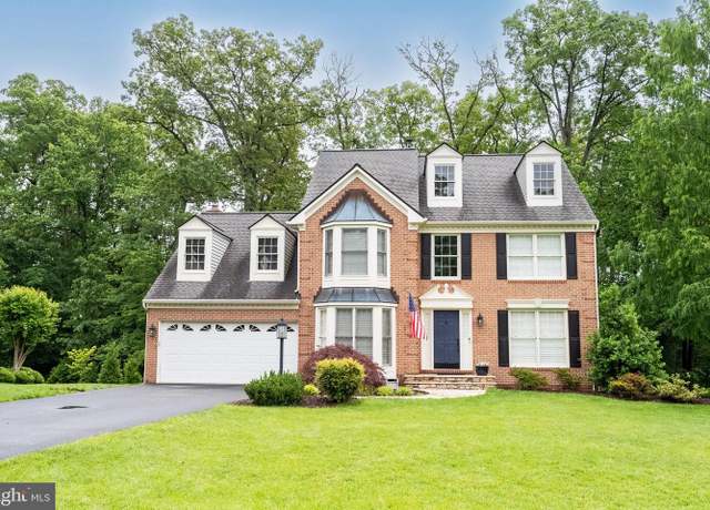 Property at 8615 Oak Brook Ln, Fairfax Station, VA 22039, 4 beds, 3.5 baths