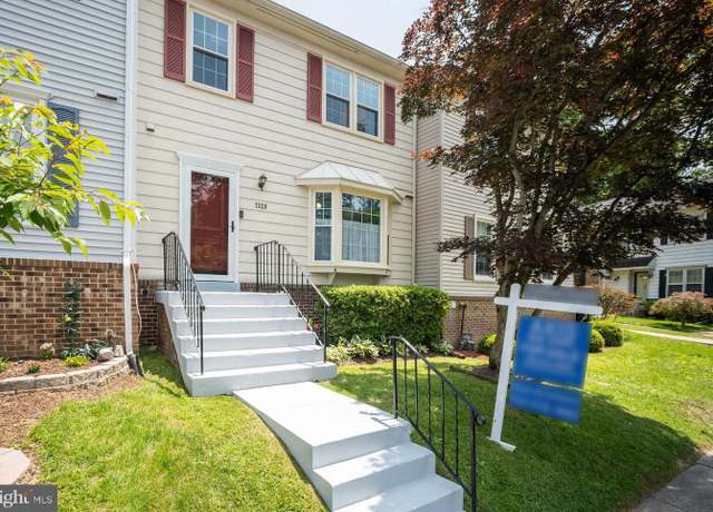 Property at 7329 Rolling Oak Ln, Springfield, VA 22153, 3 beds, 3.5 baths