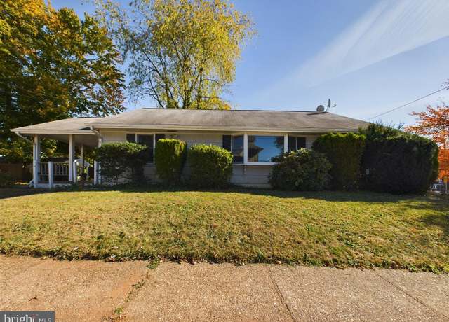 Property at 834 Amboy Ave, Edison, NJ 08837, 4 beds, 1.5 baths