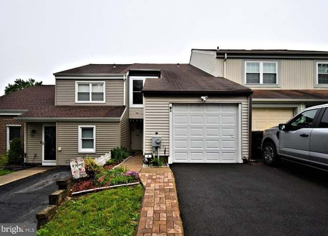 Property at 4 Jack Ladder Cir, Horsham, PA 19044, 2 beds, 1.5 baths