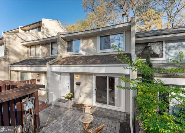Property at 2231 Southgate Sq, Reston, VA 20191, 3 beds, 1.5 baths