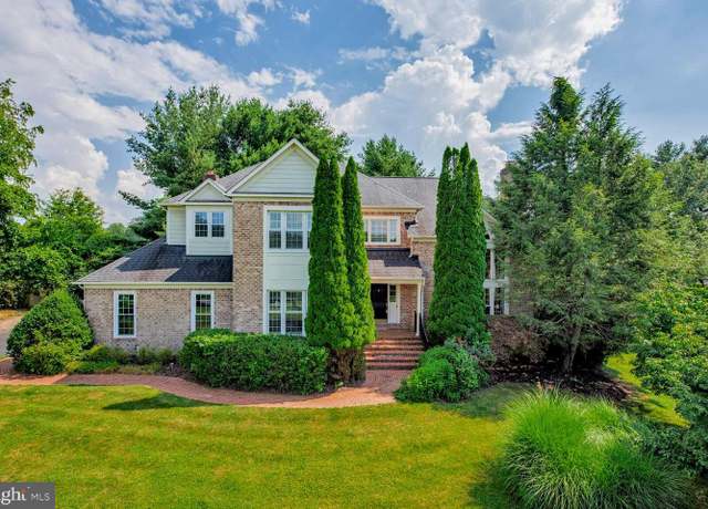 Property at 10009 Thompson Ridge Ct, Great Falls, VA 22066, 5 beds, 5 baths