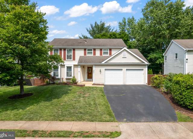 Property at 202 Trail Ct, Sterling, VA 20164, 4 beds, 3.5 baths