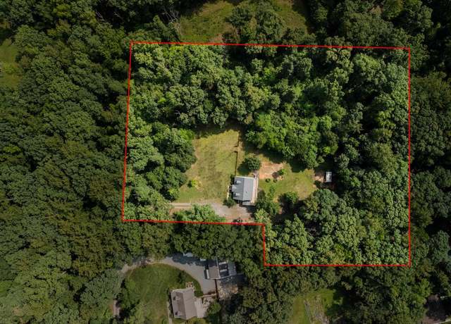 Property at 17 Jack Ellington Rd, Fredericksburg, VA 22406, 4 beds, 3.5 baths