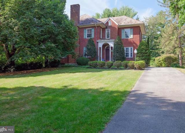 Property at 209 W Irvin Ave, Hagerstown, MD 21740, 4 beds, 2.5 baths