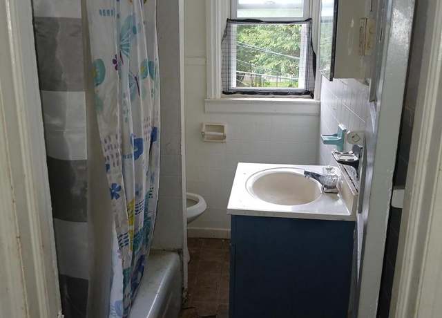 Property at 1124 W 9th St, Chester, PA 19013, 3 beds, 1 bath