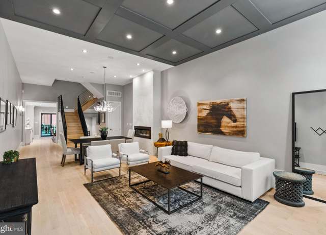 Property at 905 Pine St, Philadelphia, PA 19107, 5 beds, 4.5 baths