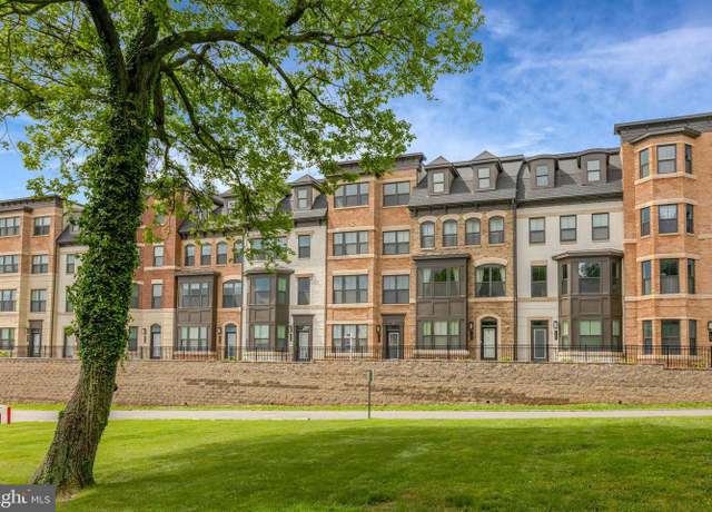 Property at 109 Market Sq NW #33, Vienna, VA 22180, 3 beds, 4.5 baths