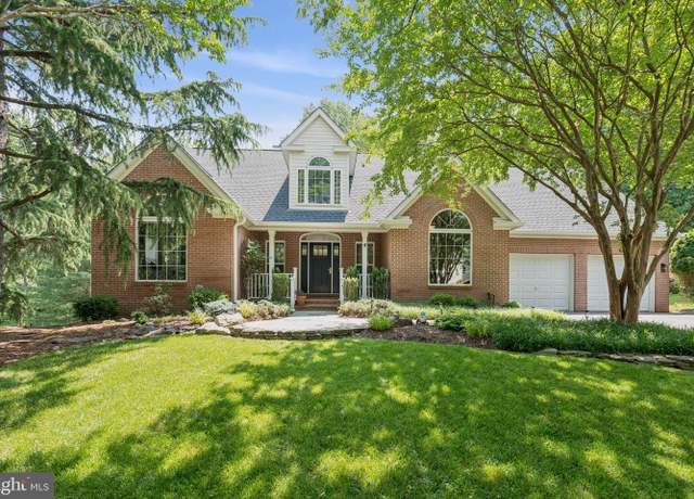 Property at 4 Hartley Pl, Gaithersburg, MD 20878, 3 beds, 2 baths