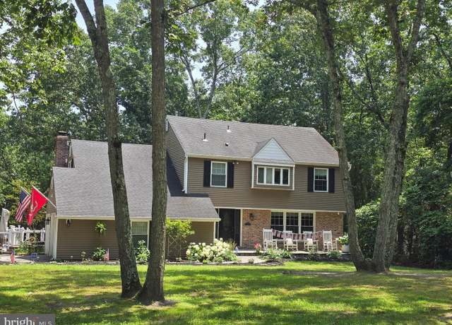 Property at 1 Corsham Dr, Medford, NJ 08055, 4 beds, 2.5 baths