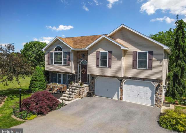 Property at 1136 Ashton Dr, Shippensburg, PA 17257, 3 beds, 2.5 baths