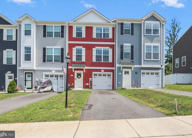 Property at 103 Overlook Dr, Hanover, PA 17331, 3 beds, 2.5 baths