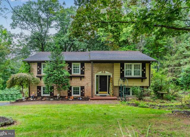 Property at 20 Ramblewood Dr, Etters, PA 17319, 4 beds, 2 baths