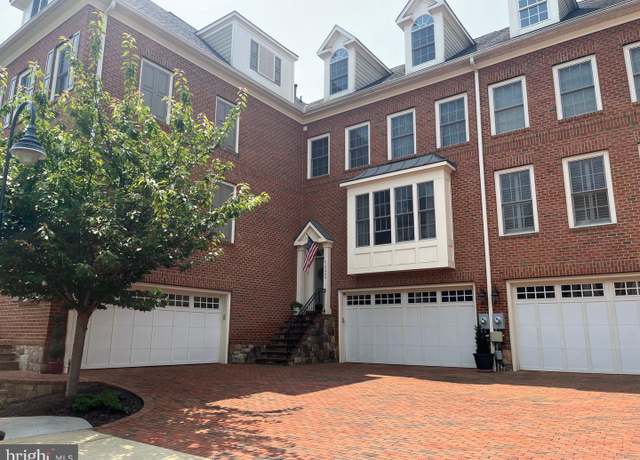 Property at 10665 Yorktown Ct, Fairfax, VA 22030, 3 beds, 4 baths