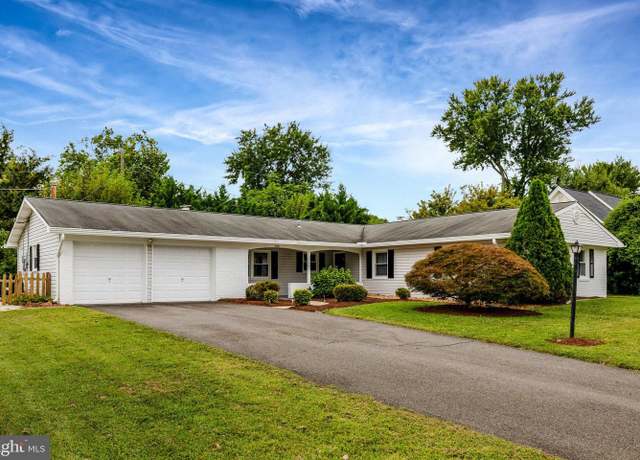 Property at 4221 Peekskill Ln, Fairfax, VA 22033, 4 beds, 2 baths
