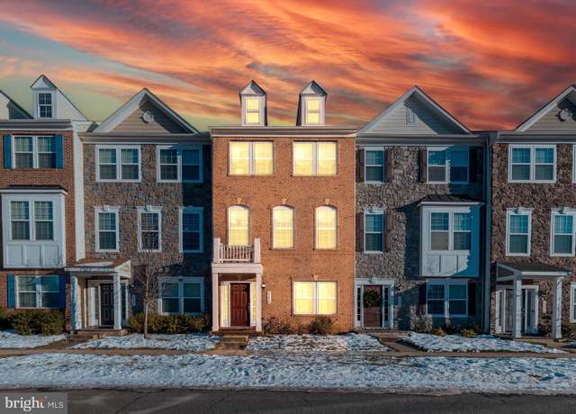 Property at 25674 Pleasant Valley Rd, Chantilly, VA 20152, 4 beds, 3.5 baths