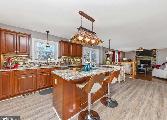Property at 5858 Woodville Rd, Mount Airy, MD 21771, 5 beds, 3.5 baths