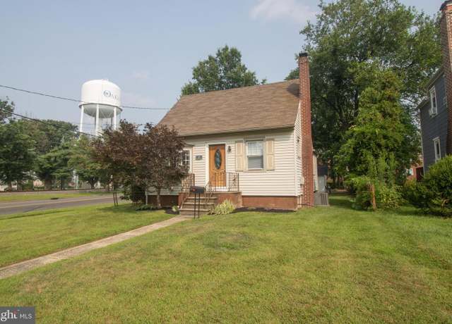 Property at 35 W Holly Ave, Oaklyn, NJ 08107, 3 beds, 1 bath