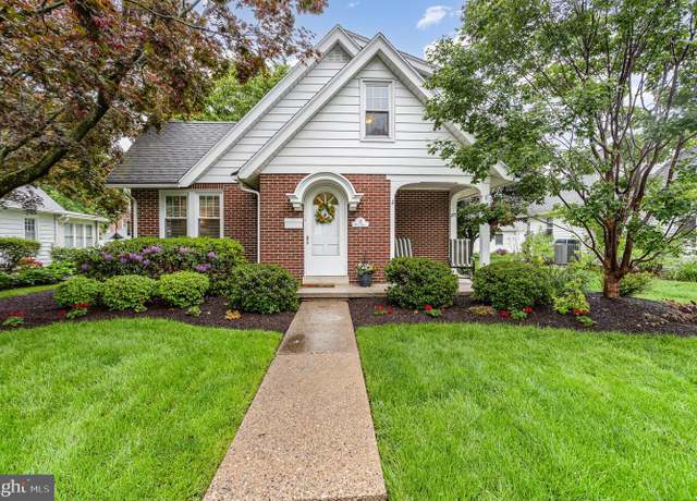 Property at 29 Maple Ave, Hershey, PA 17033, 3 beds, 2 baths