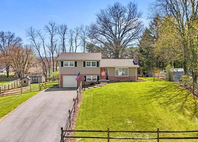 Property at 1577 Park Terrace Dr, Chambersburg, PA 17202, 3 beds, 1.5 baths