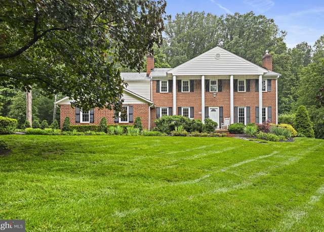 Property at 11904 Paradise Ln, Herndon, VA 20171, 5 beds, 3 baths