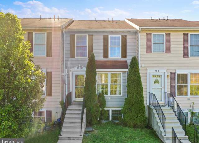 Property at 156 Lee St, Martinsburg, WV 25404, 3 beds, 2.5 baths