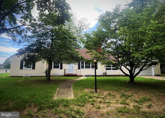 Property at 2043 Highland Ave, Dover, DE 19901, 4 beds, 3 baths