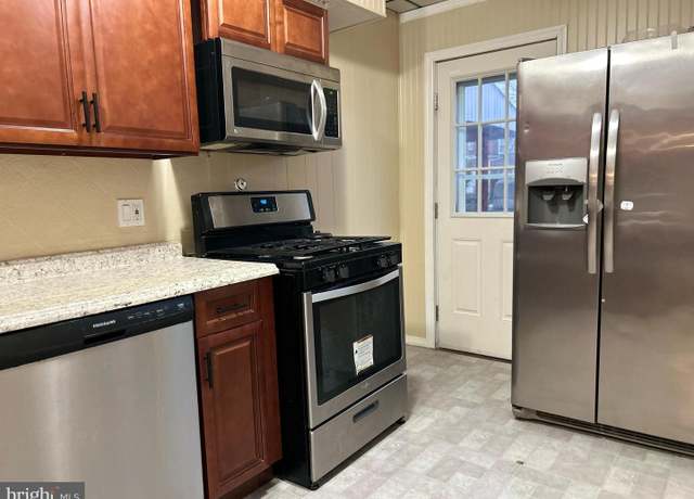 Property at 222 Fifth Ave, Roebling, NJ 08554, 3 beds, 1 bath